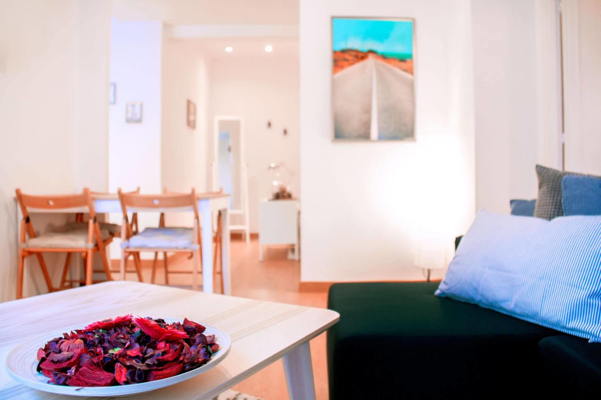 Lollipop Flats City Centre Deluxe Suite Мадрид Экстерьер фото
