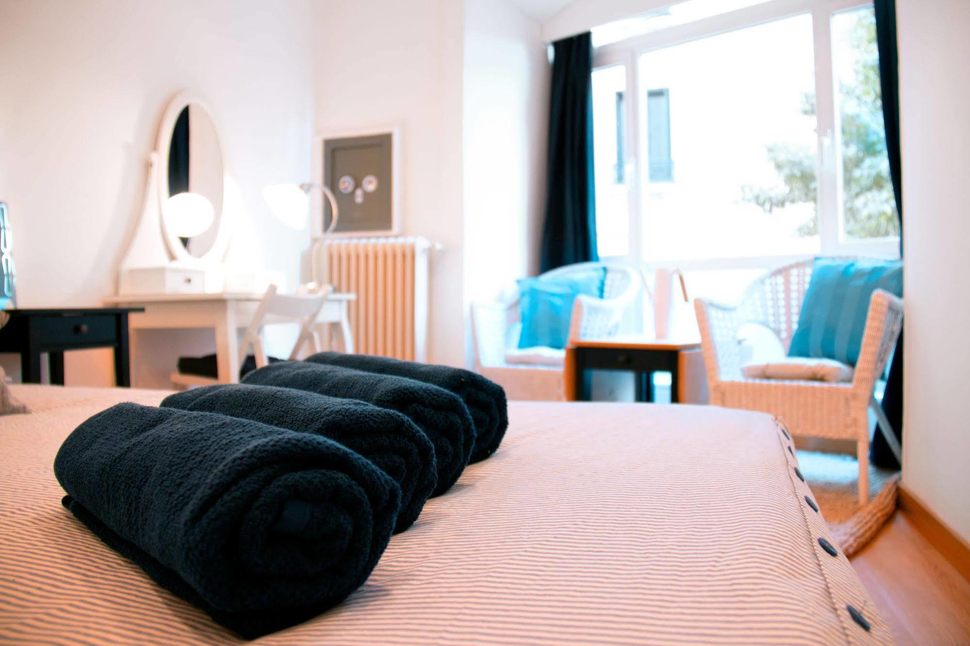 Lollipop Flats City Centre Deluxe Suite Мадрид Экстерьер фото