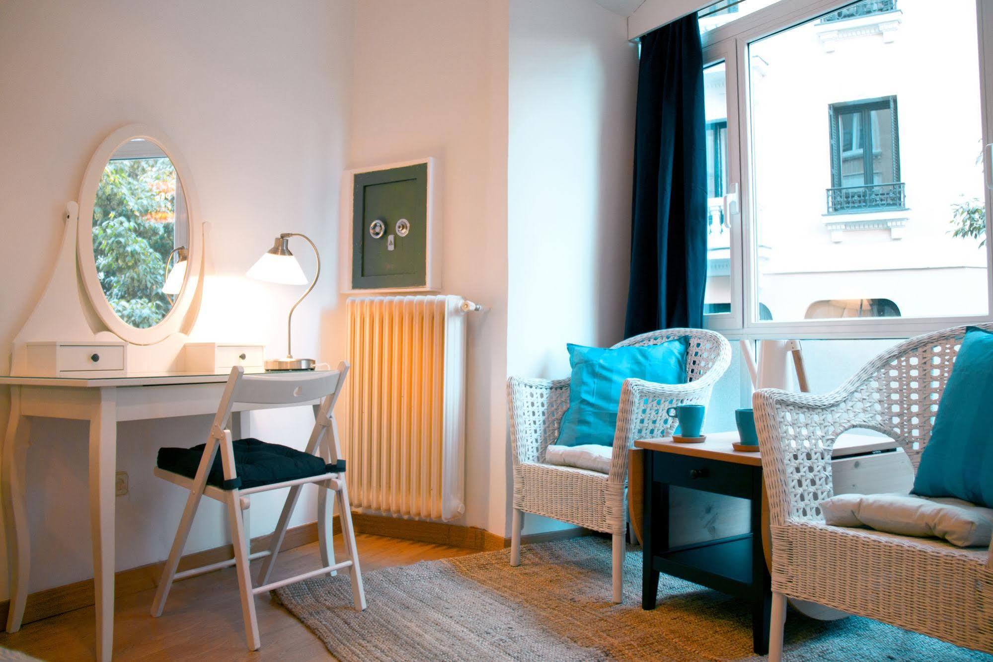 Lollipop Flats City Centre Deluxe Suite Мадрид Экстерьер фото